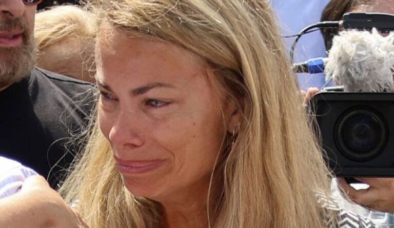 Carla Goyanes, la viva imagen de la desolación en el último adiós a su hermana Caritina