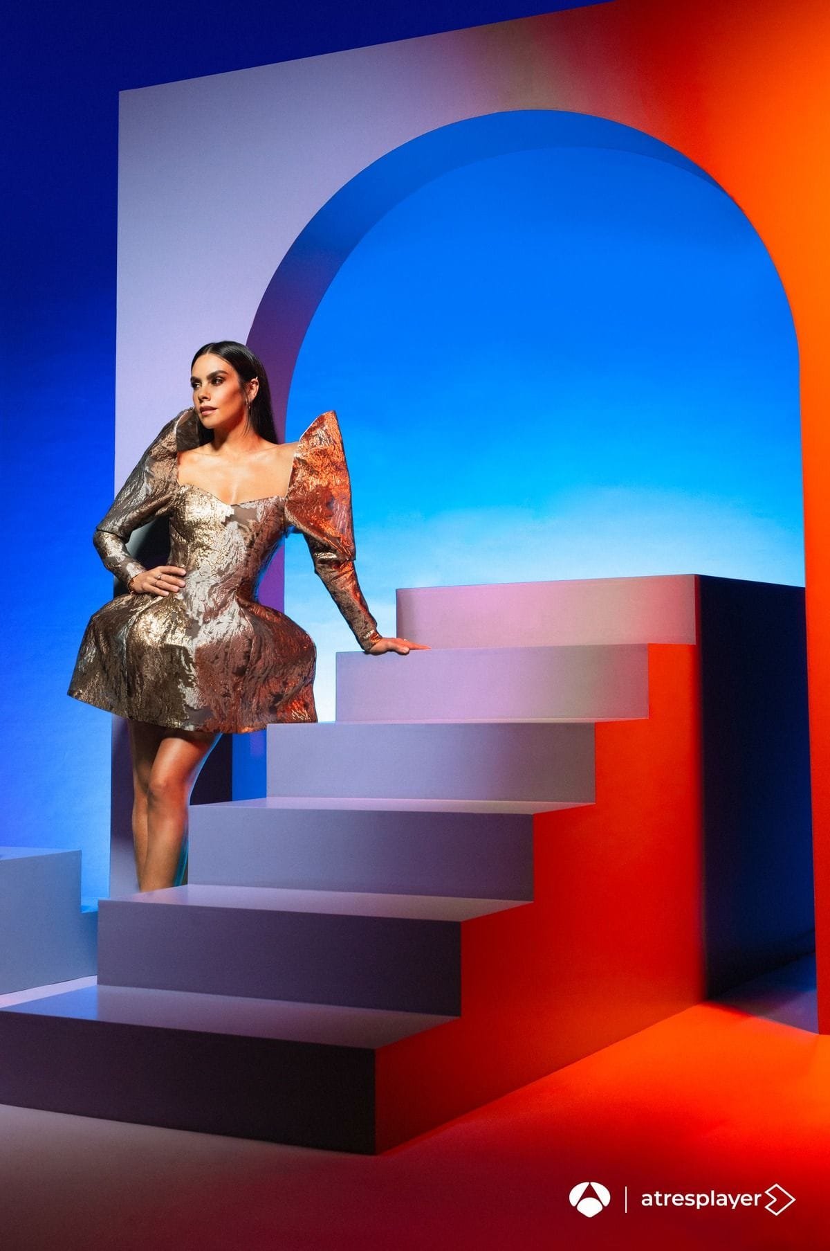 cristina-pedroche-chicote-campanadas-2025-11 Así son las fotos de Cristina Pedroche y Alberto Chicote para las Campanadas 2024-2025 en Antena 3