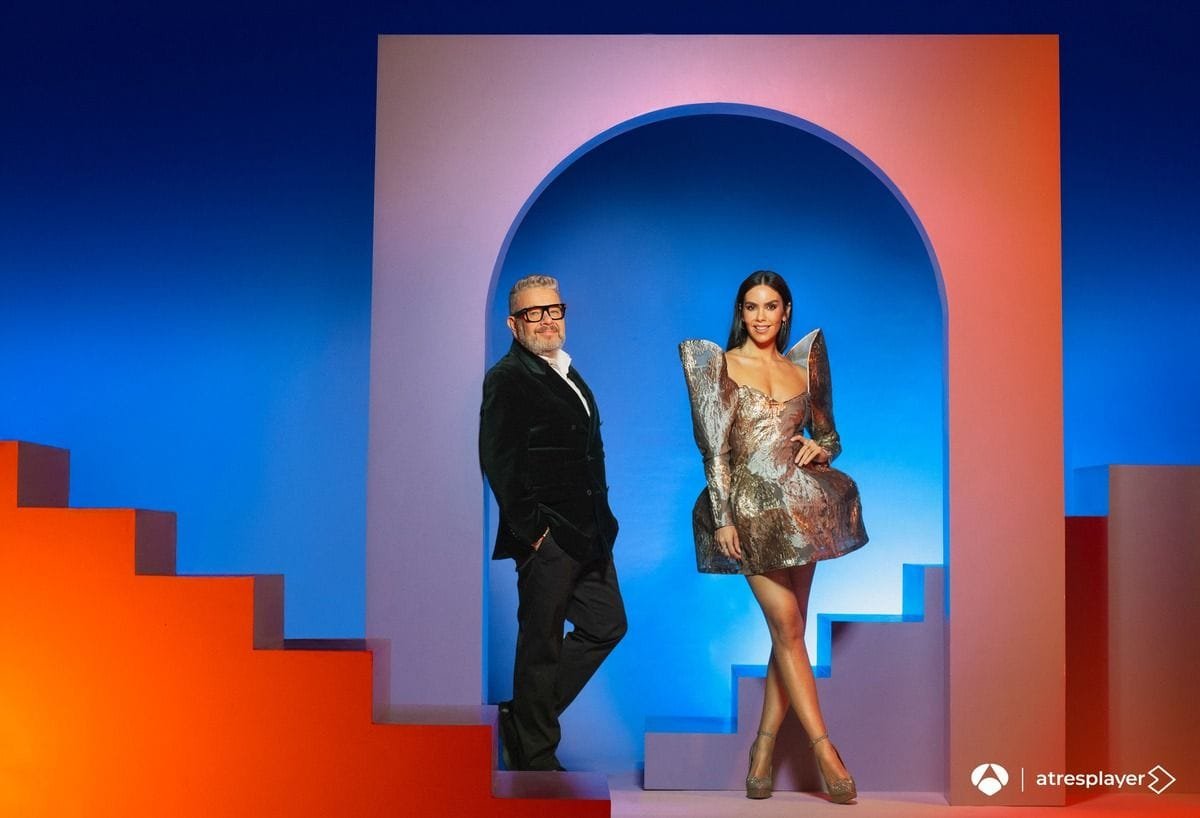 cristina-pedroche-chicote-campanadas-2025-7 Así son las fotos de Cristina Pedroche y Alberto Chicote para las Campanadas 2024-2025 en Antena 3