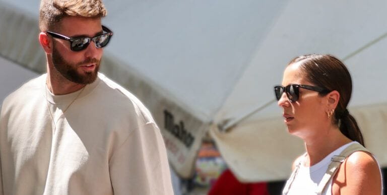 La hija de Anabel Pantoja recibe el alta y regresa a casa: «Hace 18 días volvimos a nacer los tres»