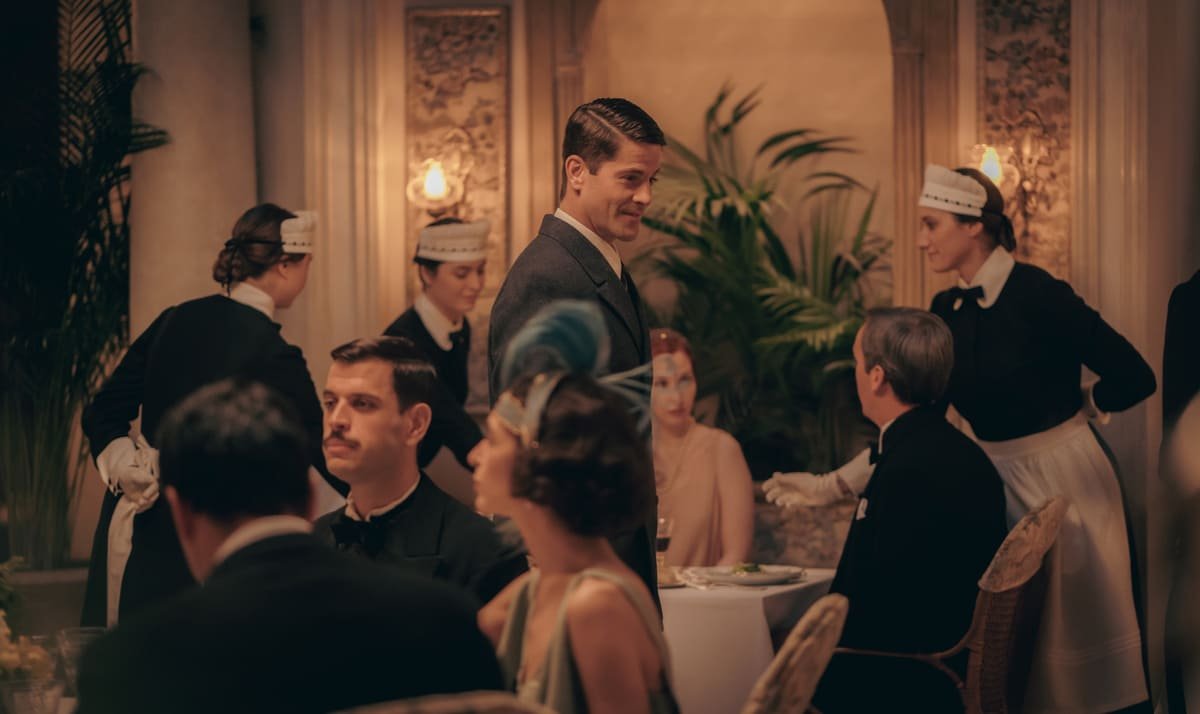 Imágenes promocionales del capítulo 2 de 'La Favorita 1922': Elena y Julio comienzan a trabajar juntos y preparan una gran fiesta