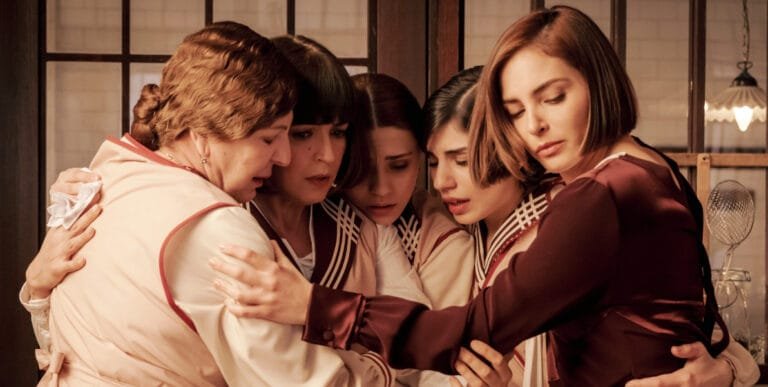 Imágenes promocionales del capítulo 3 de ‘La Favorita 1922’: Elena se ve obligada a confesar toda la verdad a sus compañeras