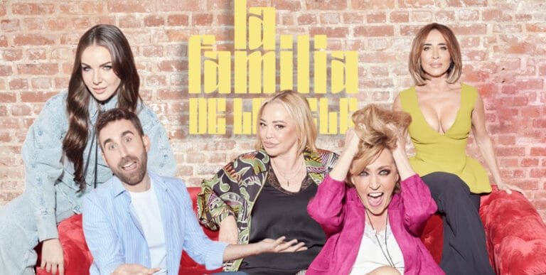 Posados promocionales de ‘La familia de la tele’, el nuevo programa de La 1