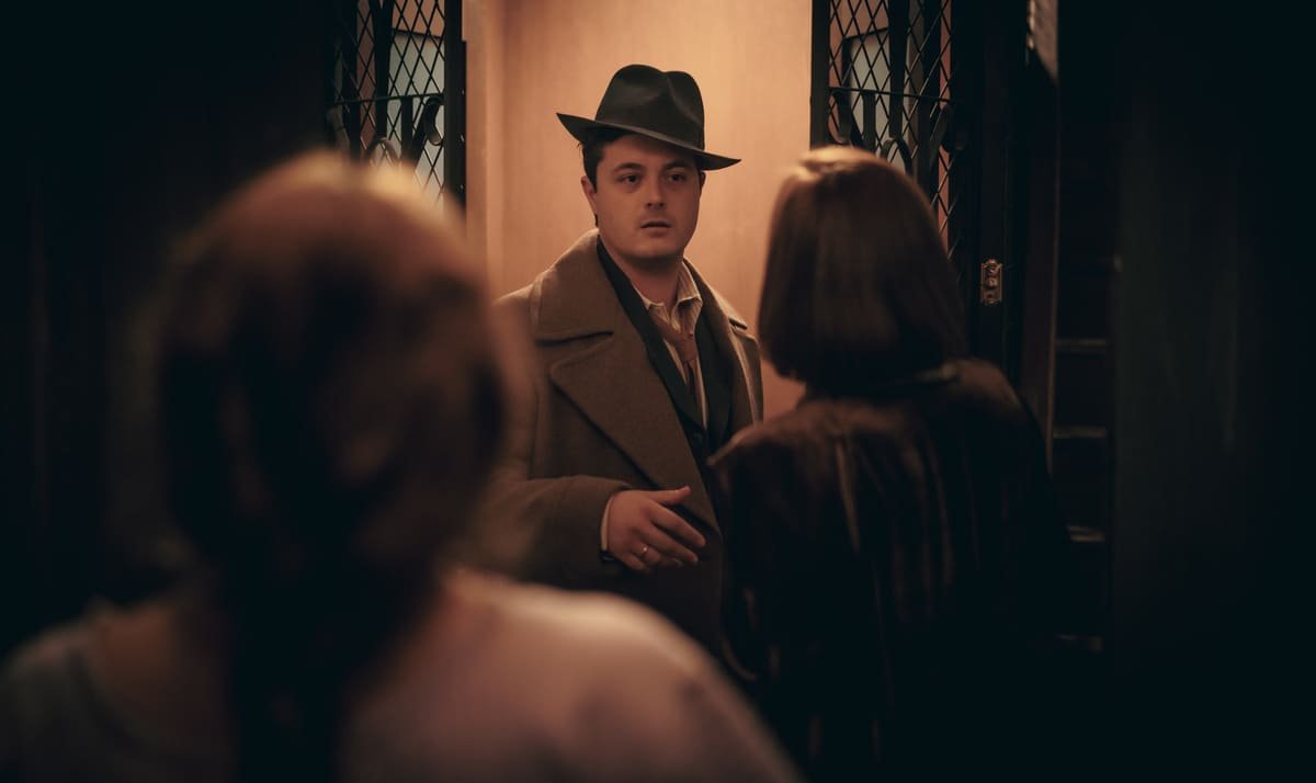 LA-FAVORITA-1922_EP4-21 Imágenes promocionales del capítulo 4 de 'La Favorita 1922': Julio insiste en contratar a un viejo conocido que descolocará a Ana