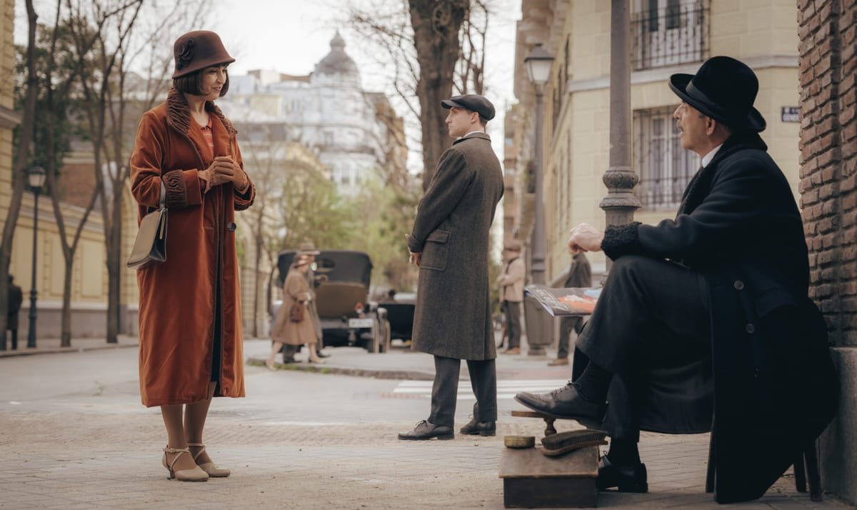 LA-FAVORITA-1922_EP4-6 Imágenes promocionales del capítulo 4 de 'La Favorita 1922': Julio insiste en contratar a un viejo conocido que descolocará a Ana