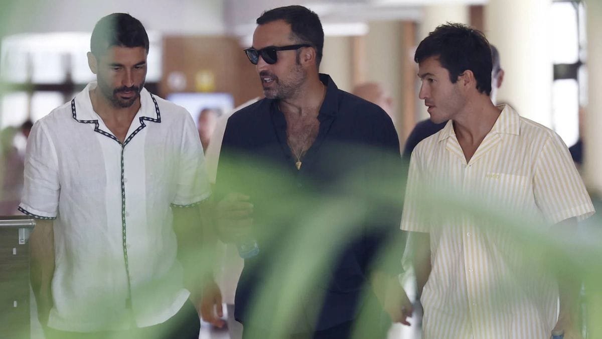 alex-funeral-veronica-1 Primeras imágenes de Álex García, exnovio de Verónica Echegui, en el funeral de la actriz