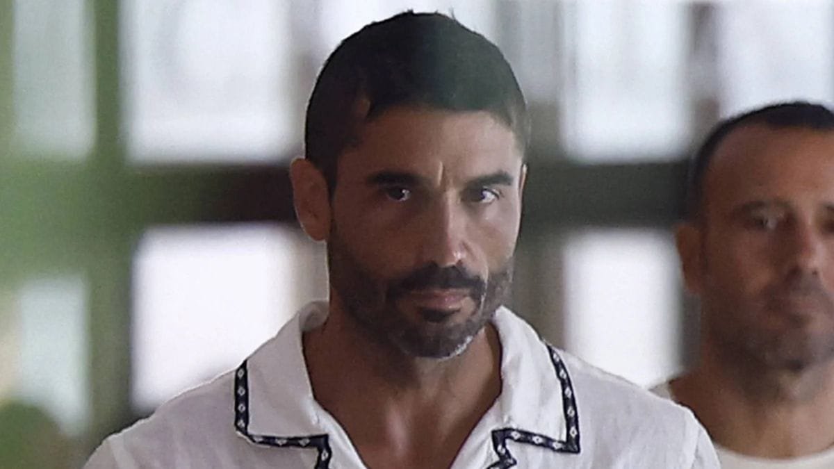 alex-funeral-veronica-2 Primeras imágenes de Álex García, exnovio de Verónica Echegui, en el funeral de la actriz