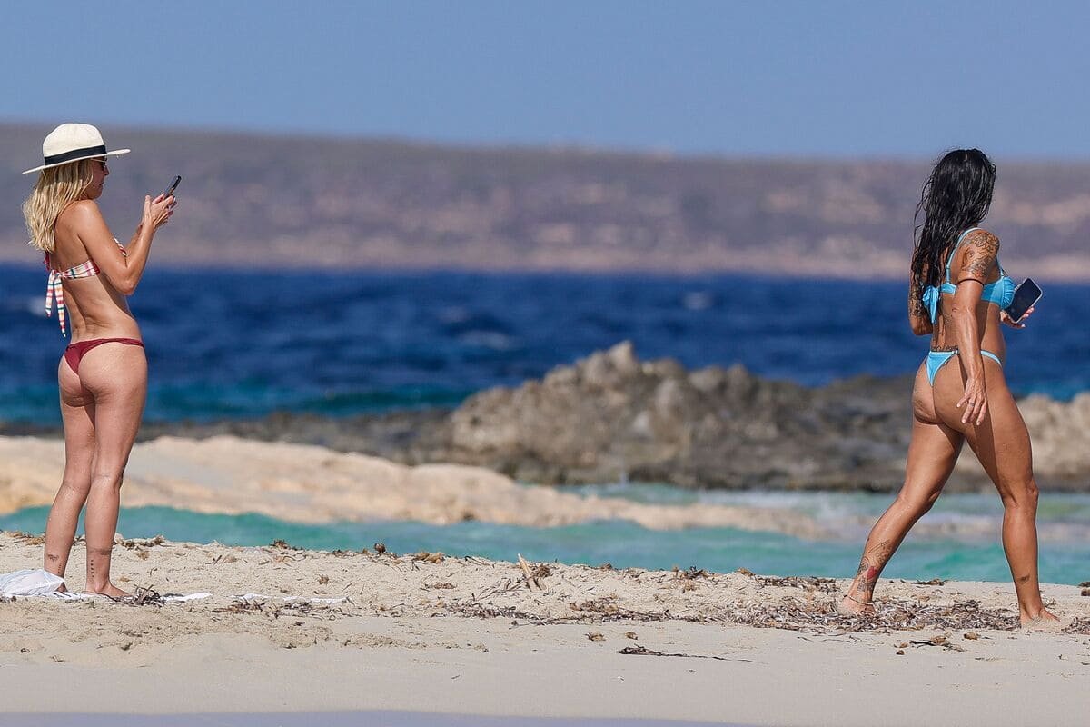 ana-fernandez-lorena-castell-ibiza Bea Archidona en Ibiza: vacaciones, yate y diversión con amigas famosas de Telecinco