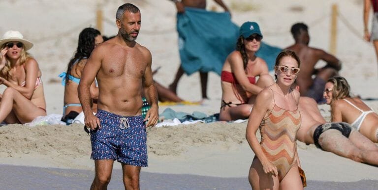 Bea Archidona en Ibiza: vacaciones, yate y diversión con amigas famosas de Telecinco