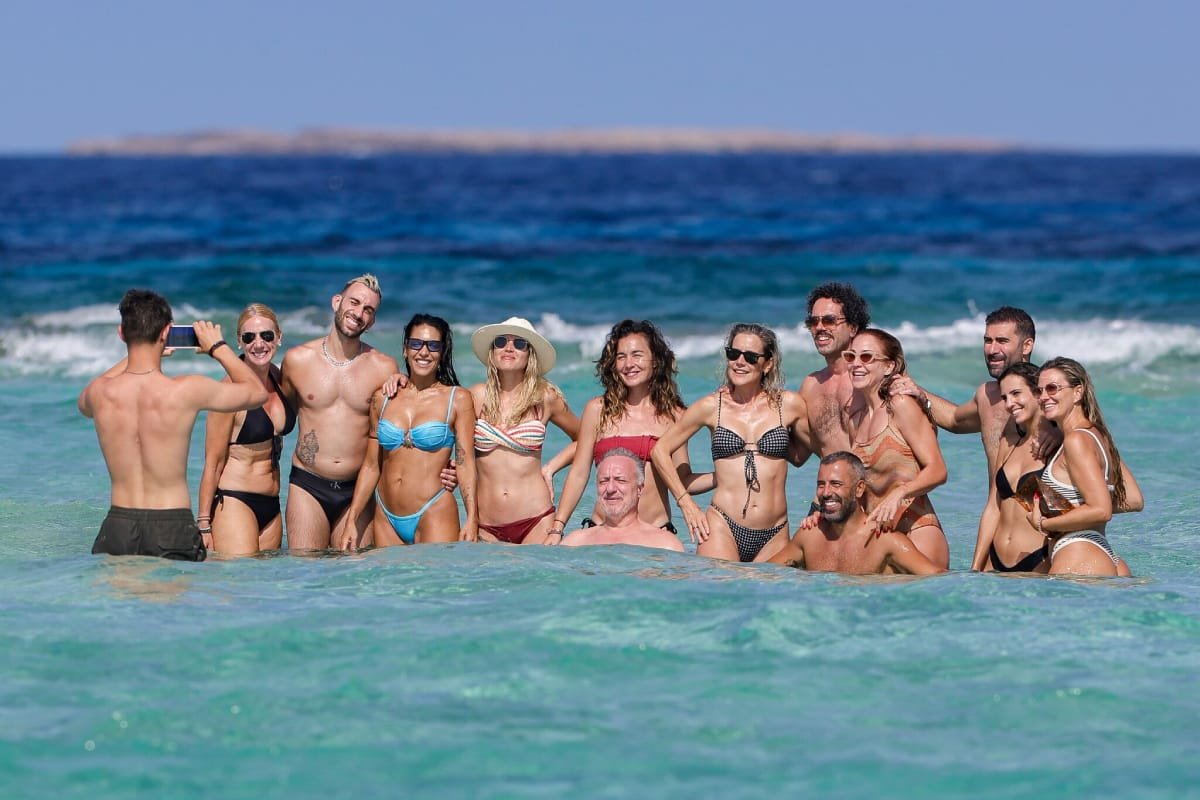bea-archidona-amigos-famosos Bea Archidona en Ibiza: vacaciones, yate y diversión con amigas famosas de Telecinco