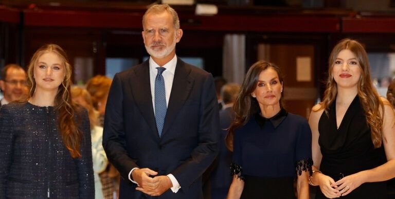 Las mejores fotos de los Reyes, Leonor y Sofía en el concierto de los Premios Princesa de Asturias
