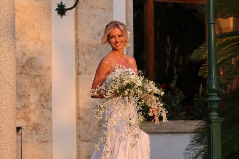 El vestido de novia de Susanna Griso, al detalle: las fotos de su look bohemio en la Costa Brava